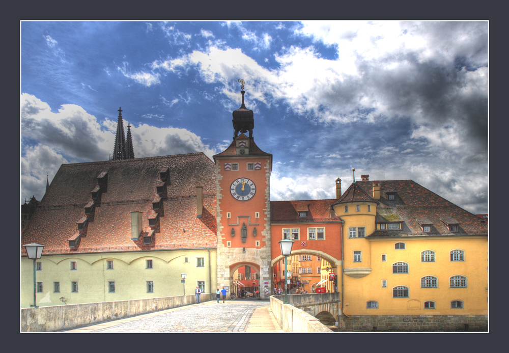 high noon auf der Steinernen Brücke zu Regensburg