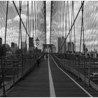 "High-Wire" Brooklyn Bridge am Tage