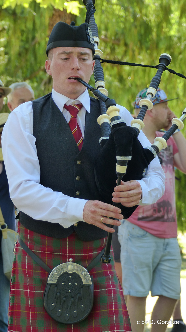 Highland Games -Pipes and Drums !