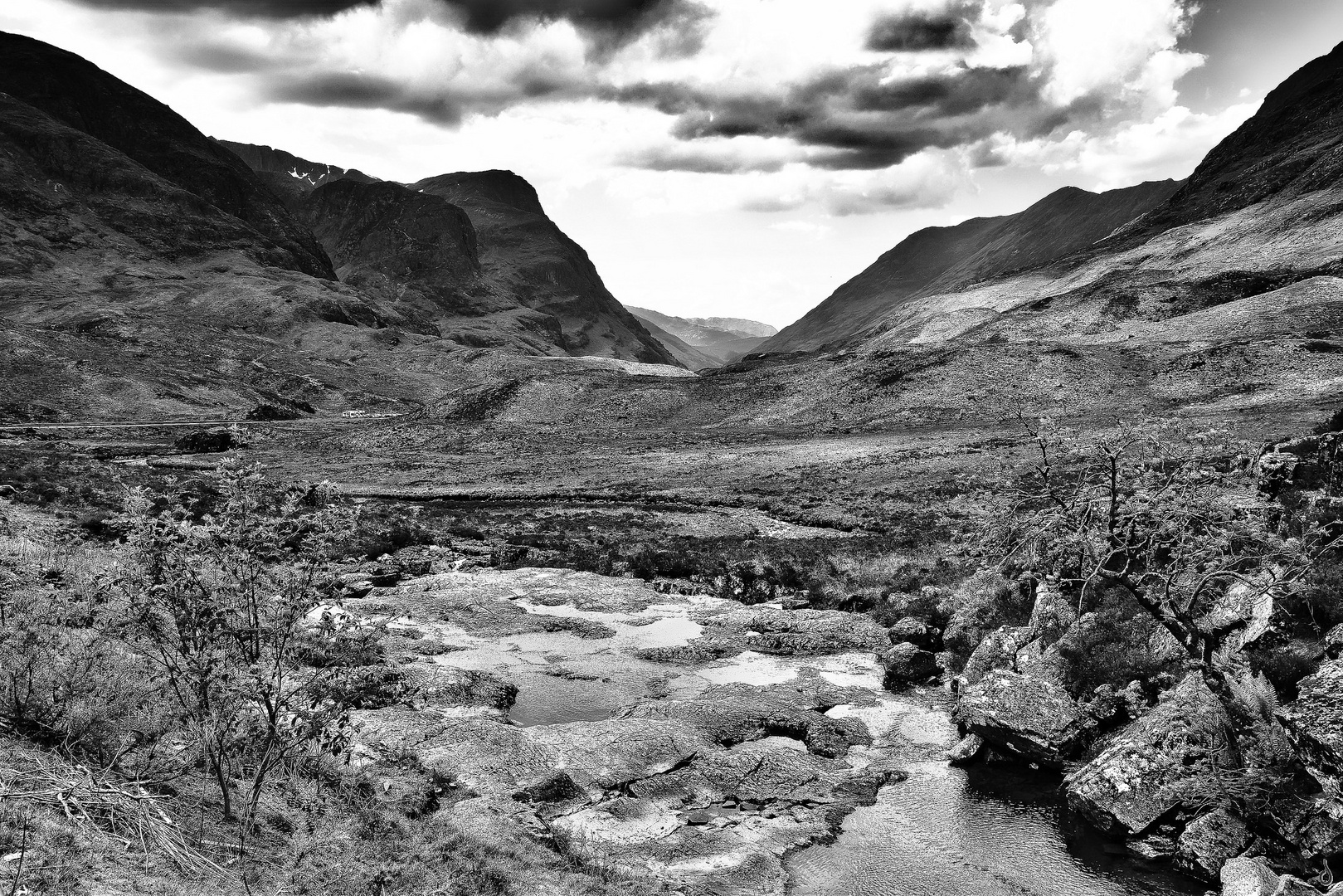 Highlands Tracks   --   Glen Coe ©D5662_BW4224p-2k2