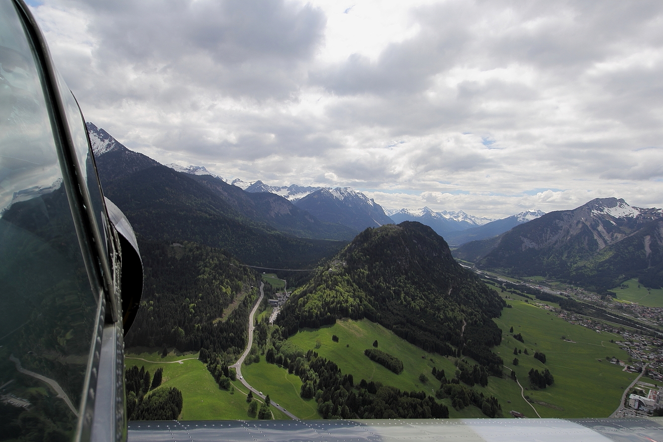  highline179 mit Blick ins Lechtal 