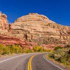 Highway 24 mit Capitol Dome, Capitol Reef NP, Utah, USA