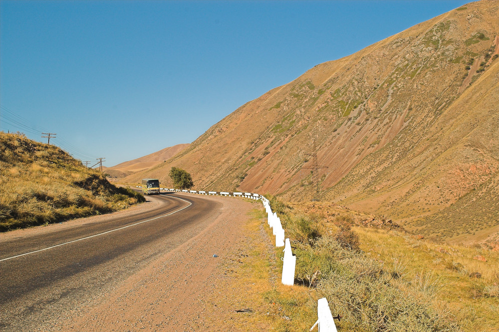 Highway von Bischkek zum Issyk - Kul