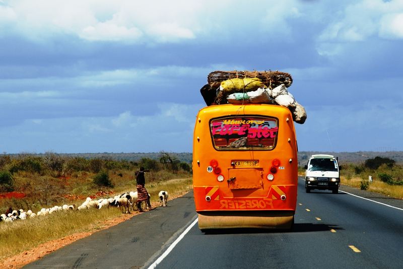 Highway von Mombasa nach Nairobi