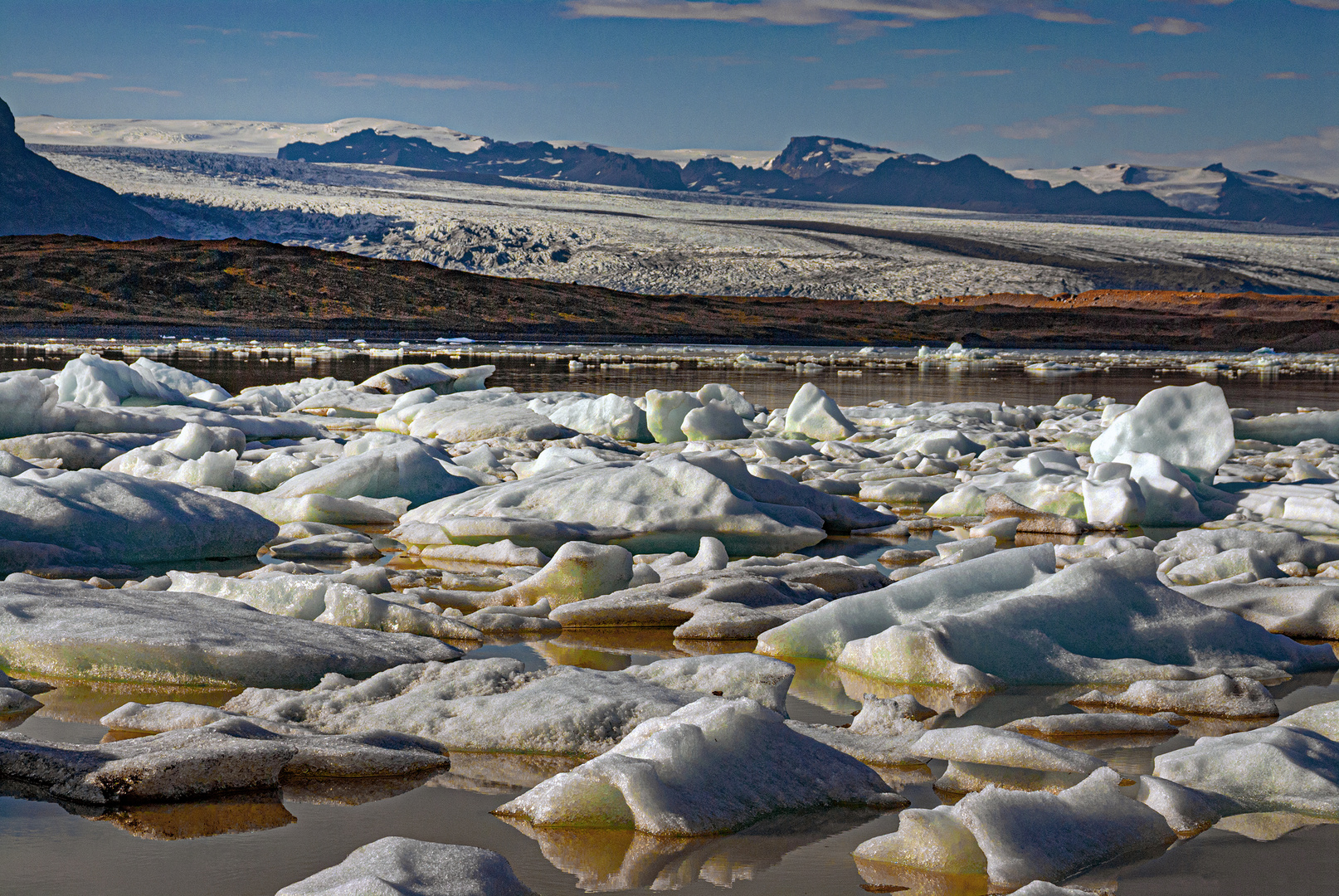 Hiking on Jökulsárlón