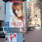 Hilde auf der Litfaßsäule, übrigens eine historische Säule