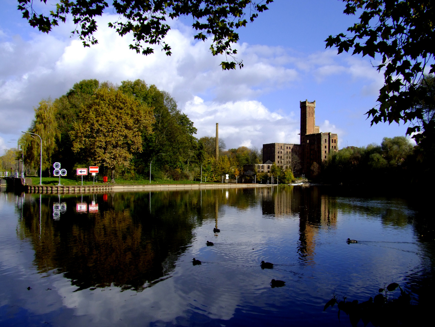 Hildebrandsche Mühlenwerke in Halle/Saale  im Herbst