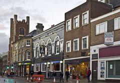 Hills Road avec l’Eglise Saint-Paul  --  Cambridge  -- Hills Road mit der St-Paul Kirche