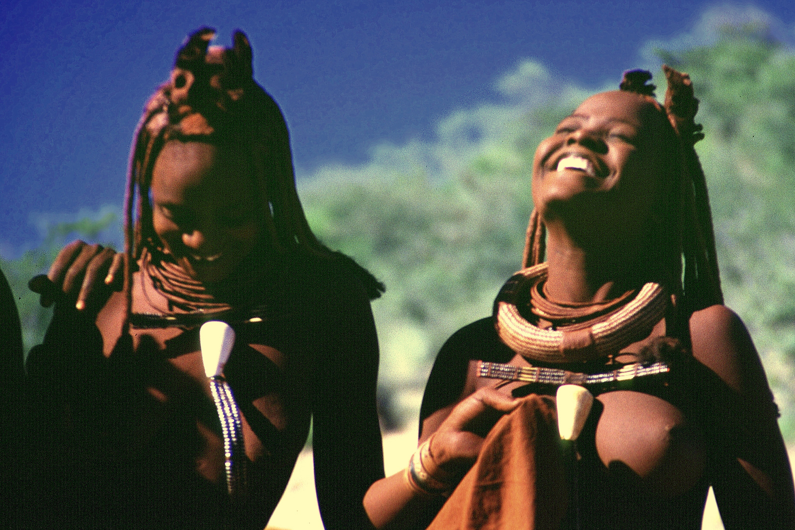 Himba - Damen fröhlich