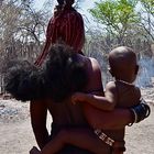 Himba Frau & Baby am Etosha Nationalpark