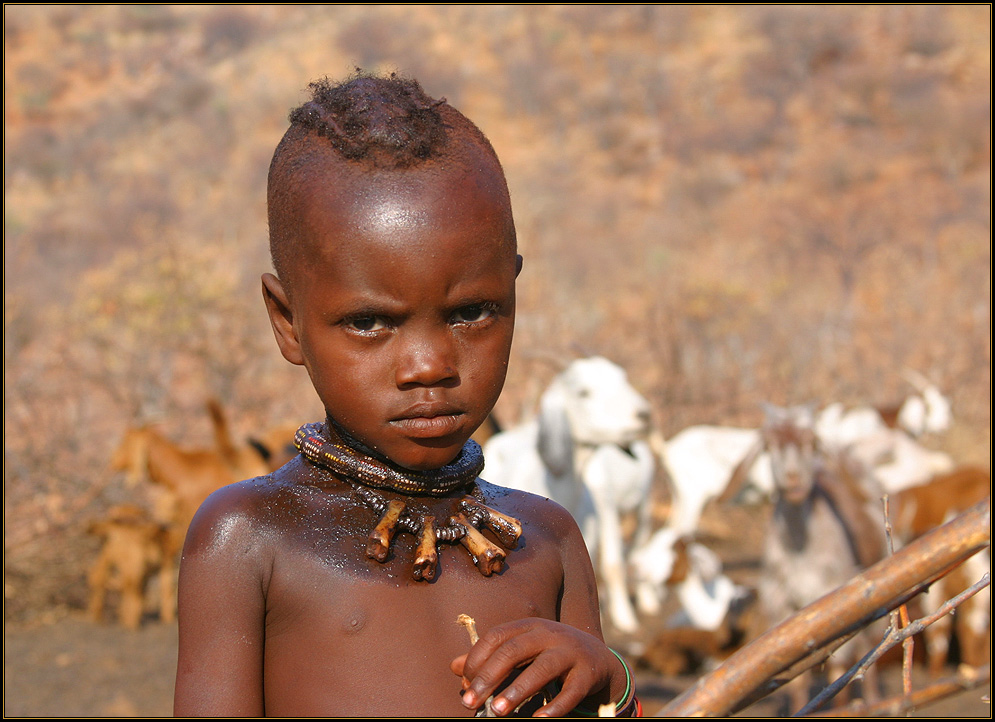 himba hirtenjunge...