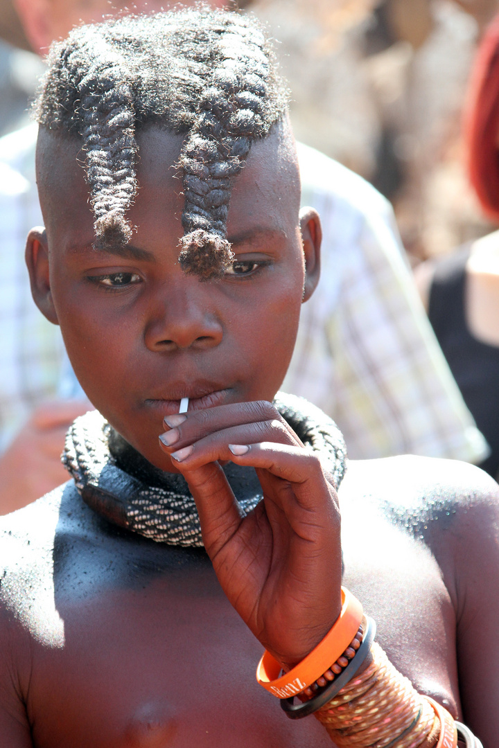 Himba Mädchen mit Lolli
