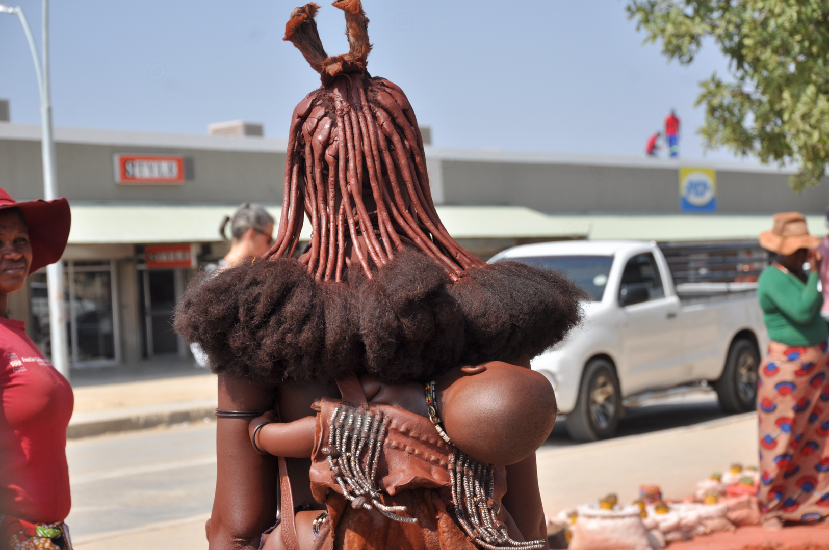 Himbafrau mit Baby.