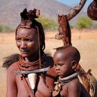 Himbafrau mit Enkel