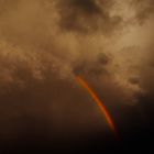 Himmel dramatisch mit Regenbogen