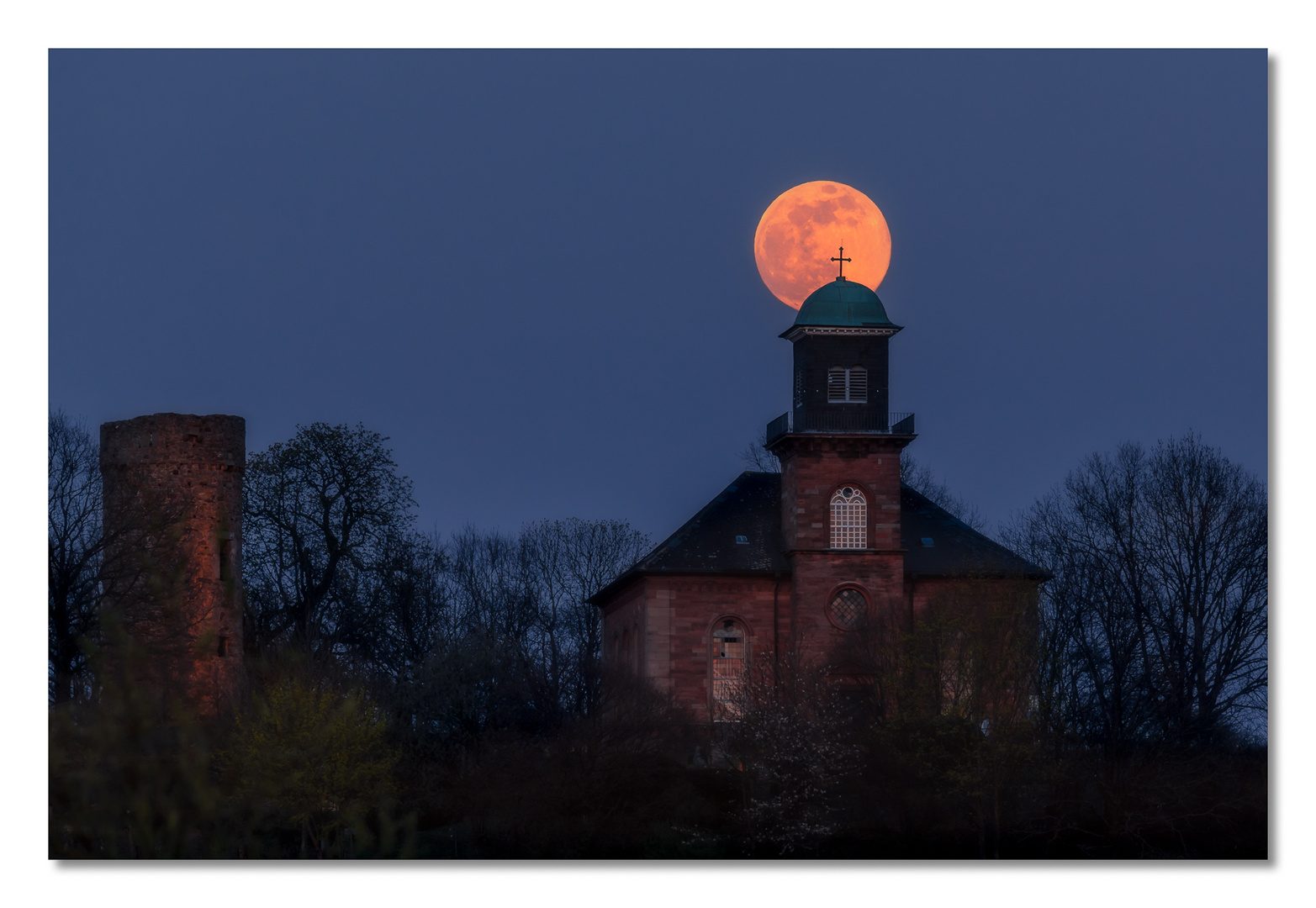 Himmel mit Vollmond über Hessen