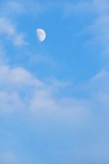 Himmel, Mond und Wolken