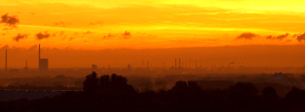 Himmel nach Unwetter - Der Abend über Leverkusen