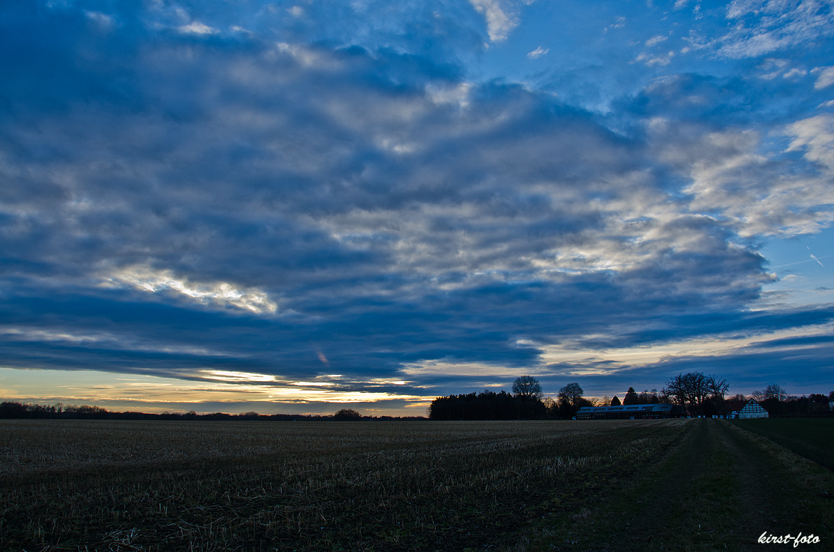 Himmel-über-dem-Golddorf-Flierich