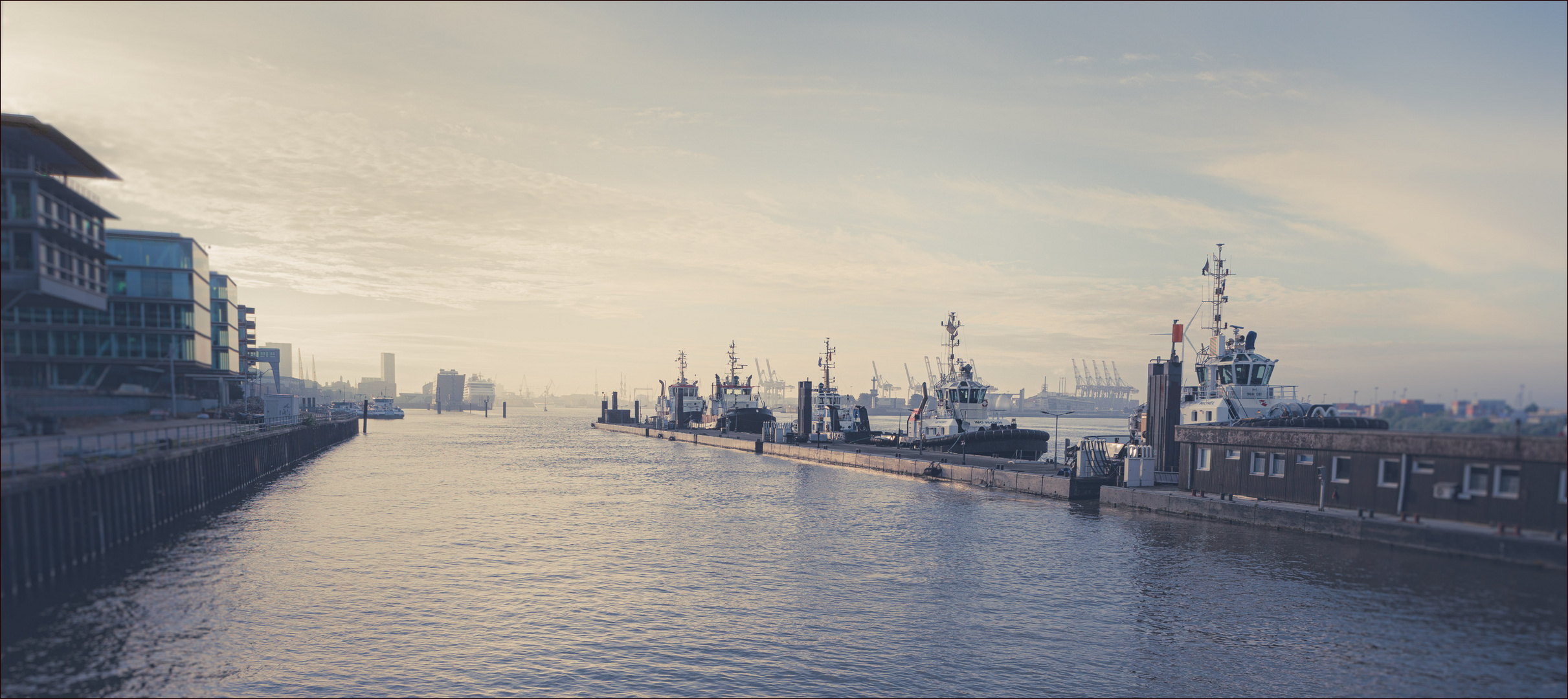 Himmel über dem Hafen*