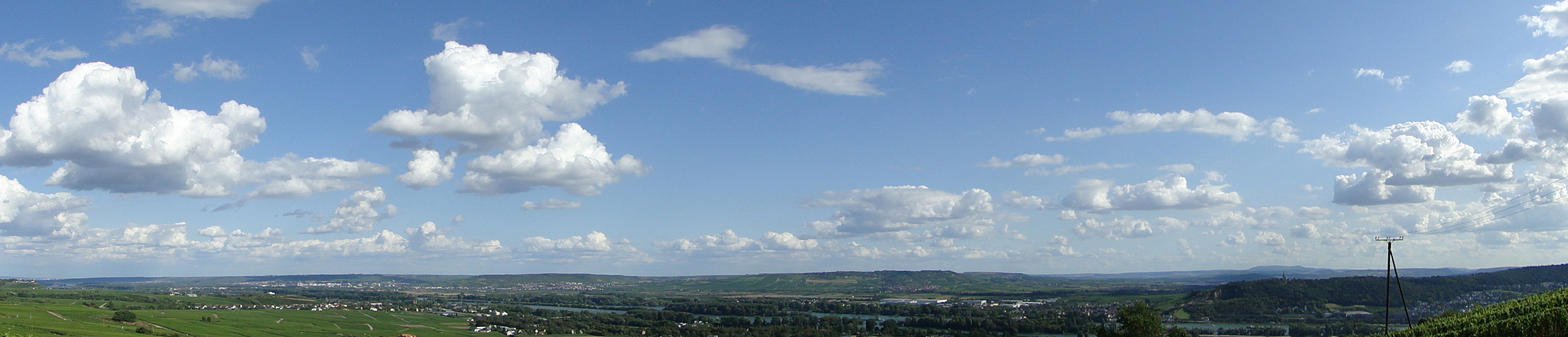 Himmel über dem Rhein