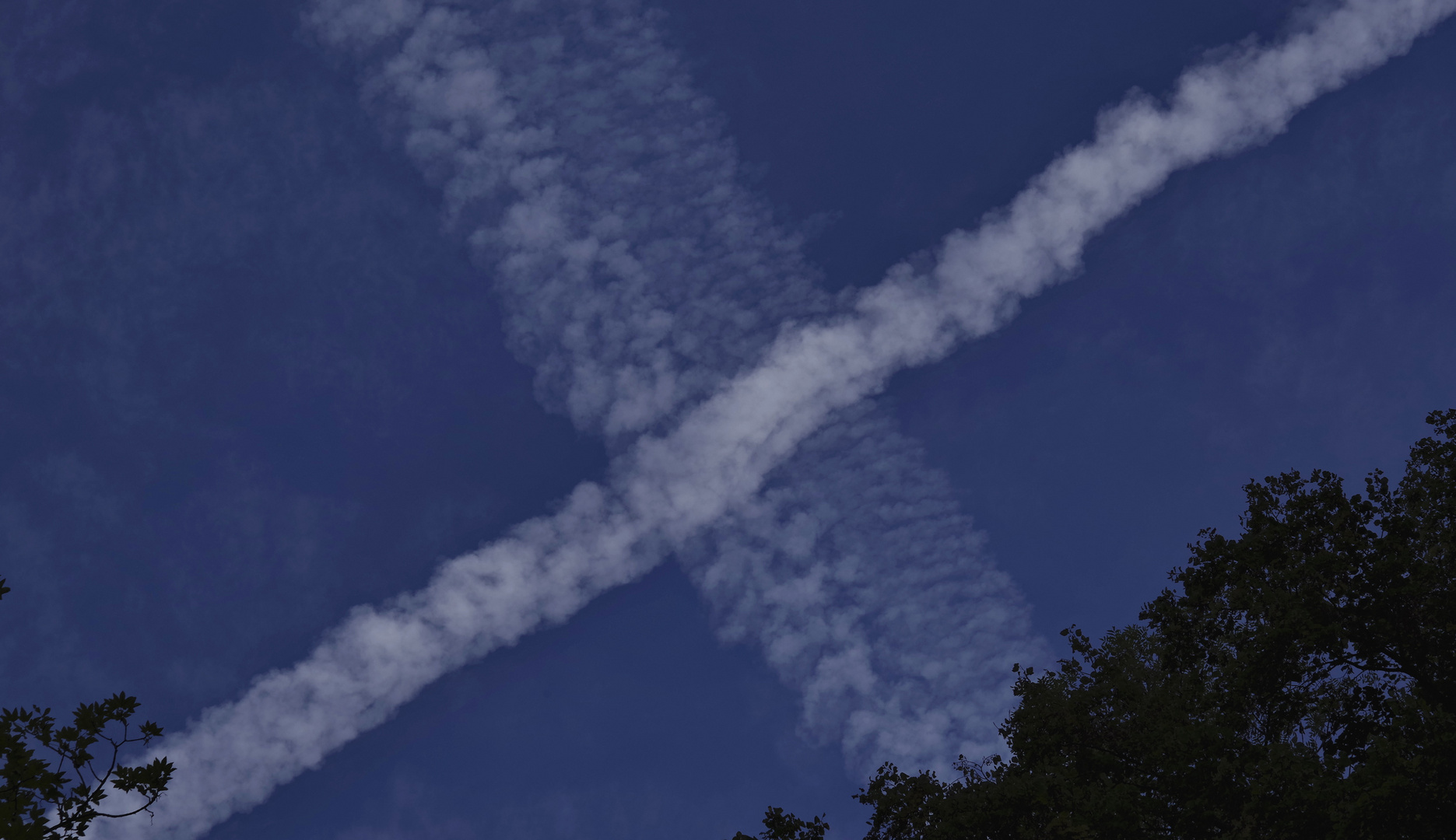 Himmel über dem Wasserfall