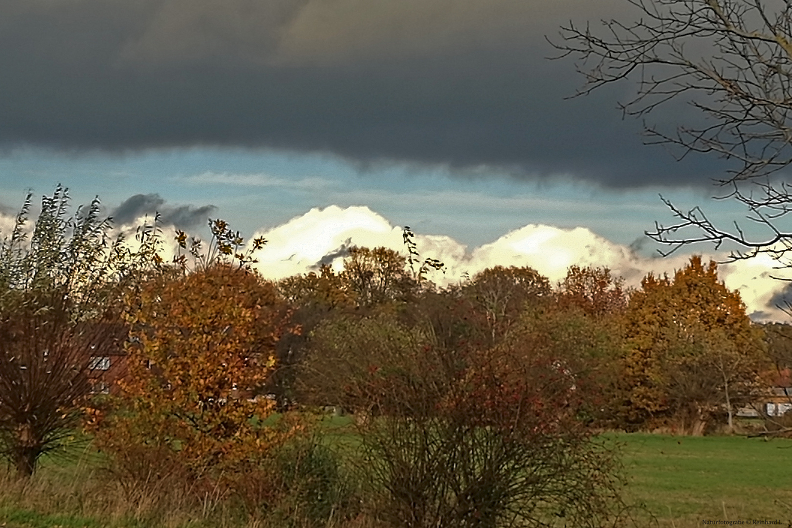 Himmel über den Dorfwiesen