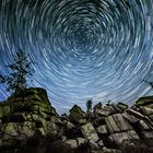 Himmel über den Klippen im Harz