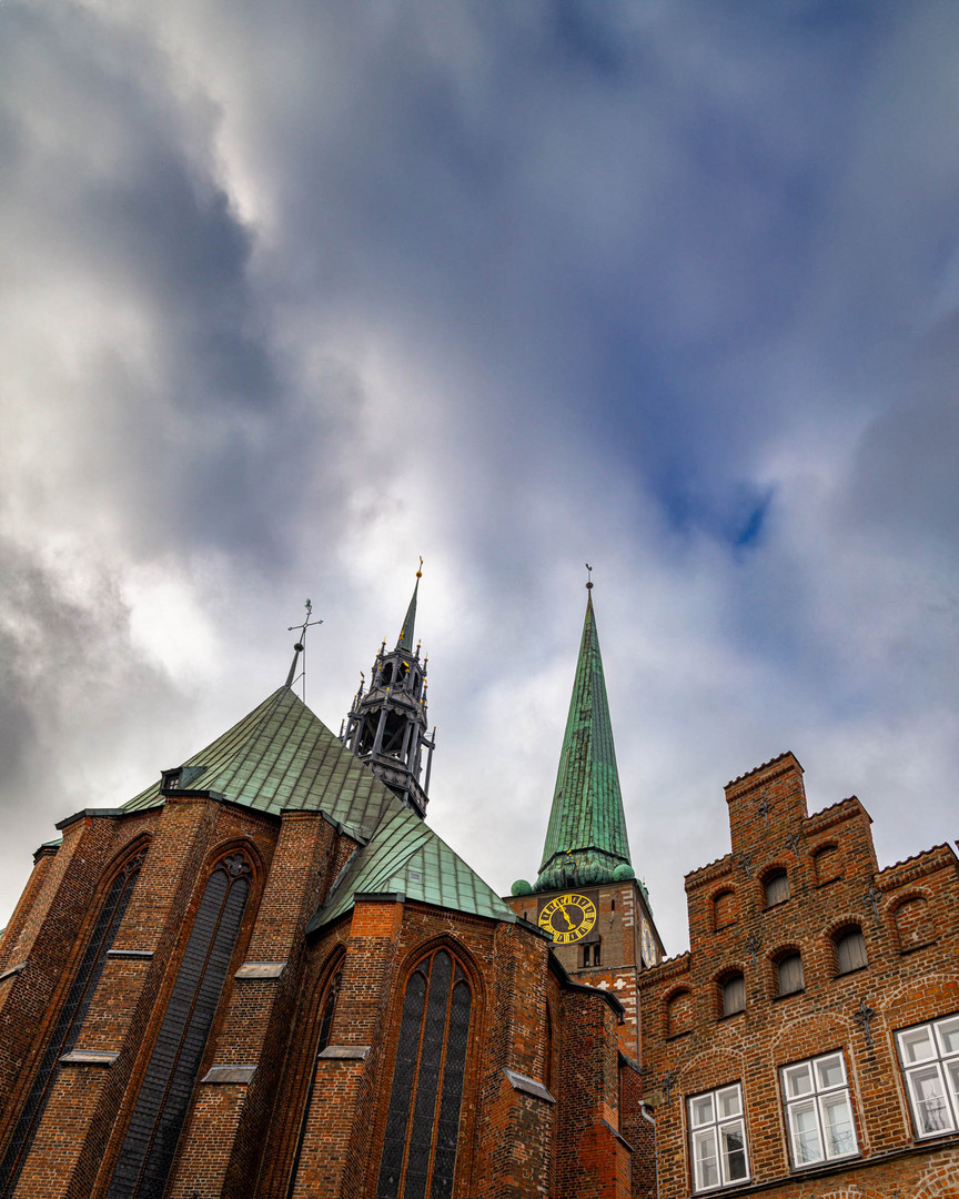 Himmel über der St.-Jakobi-Kirche Lübeck