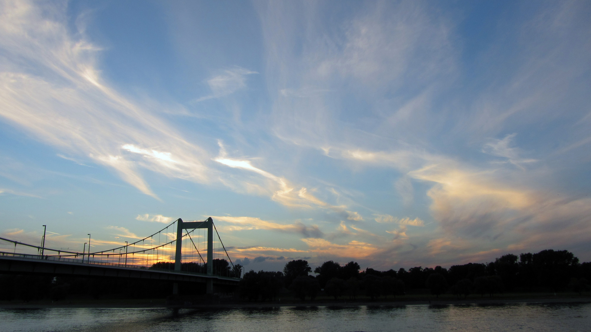 Himmel über Köln-Mülheim