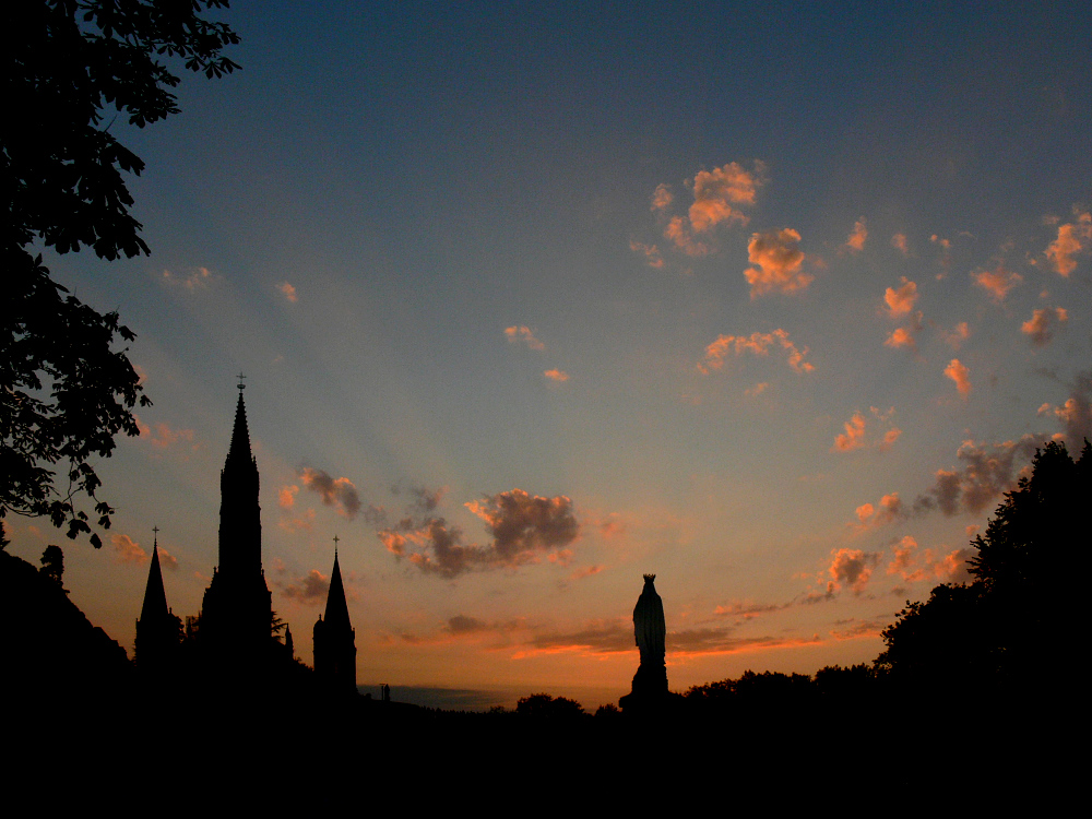 Himmel über Lourdes [04]