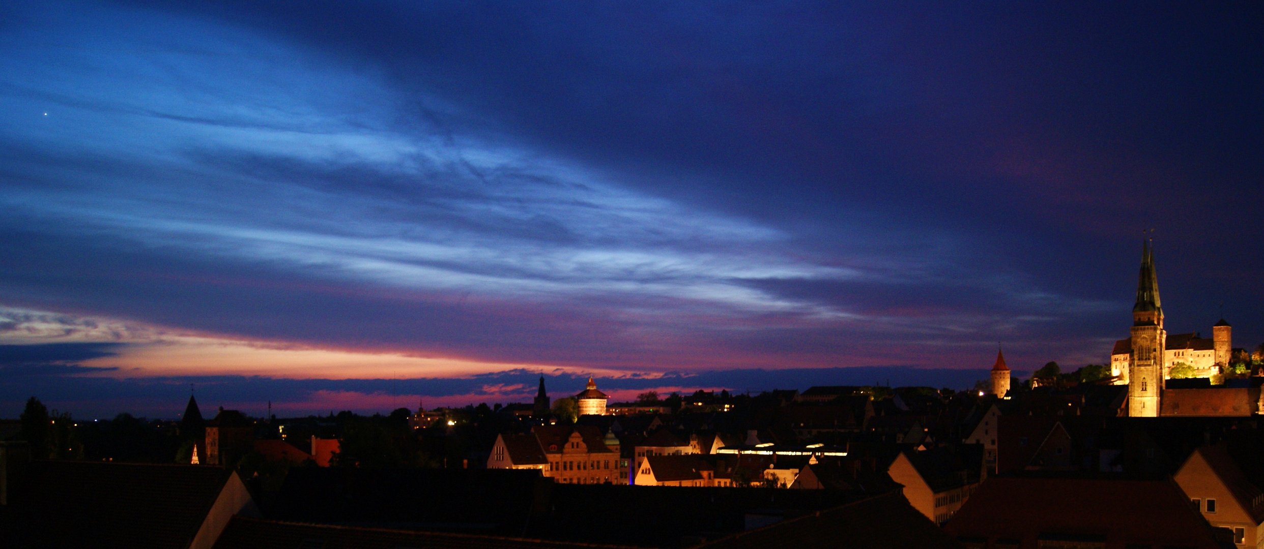 Himmel über Nürnberg mit Silhouette