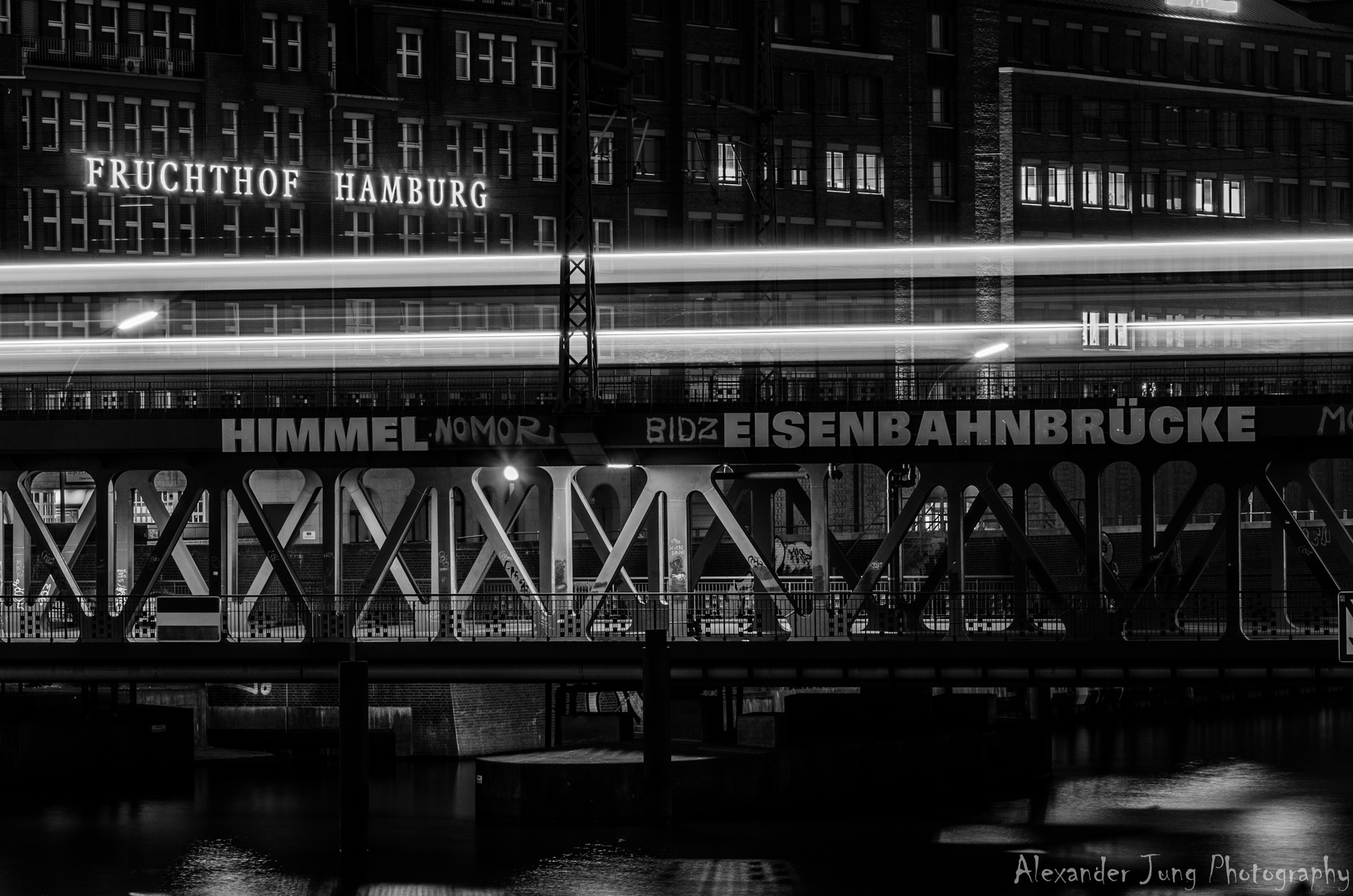 Himmel und Eisenbahnbrücke