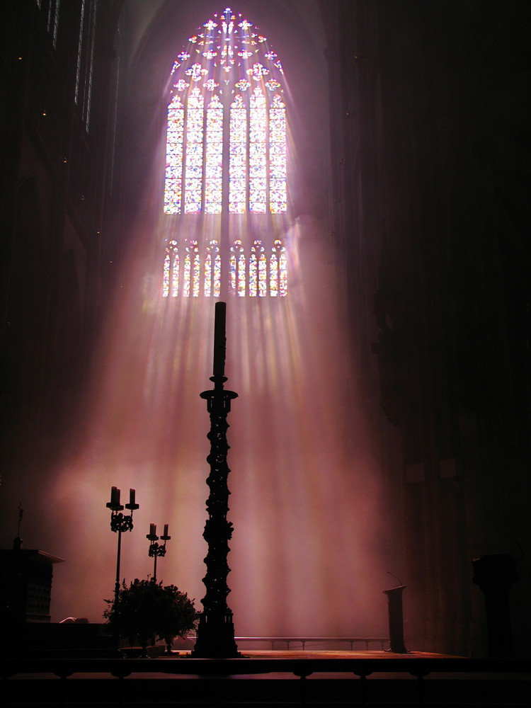 Himmel und Erde berühren sich ,das "Richter Fenster" im Kölner Dom