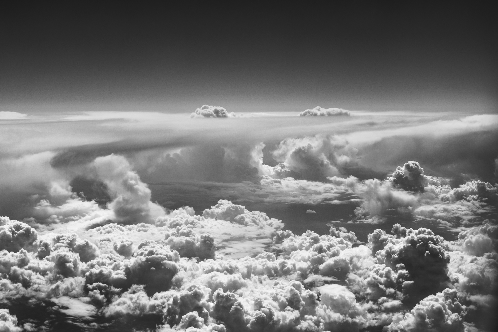 Himmel und Wolken in schwarzweiß 2