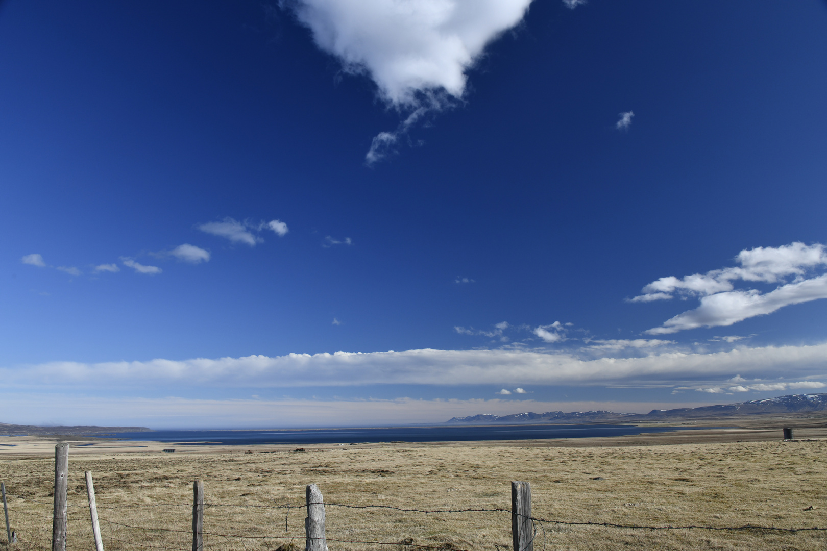 Himmel, Wiese und Meer