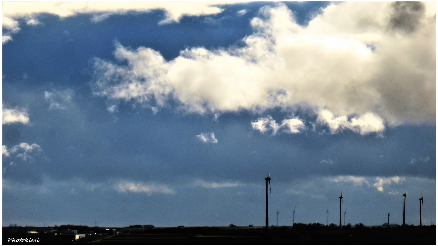 Himmel, Wolken, Windräder