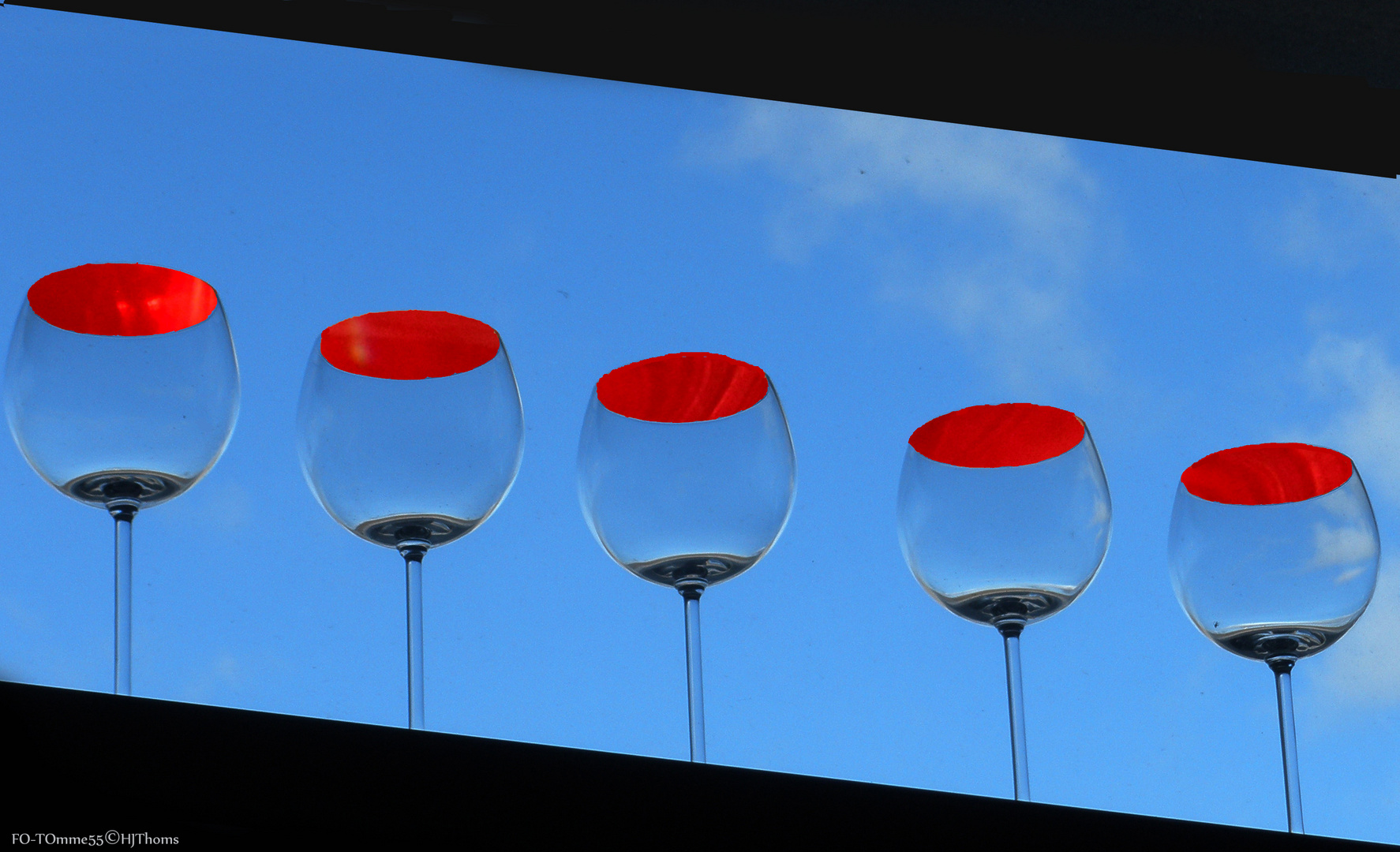 Himmel.Blau.Rot.Wein.Glas