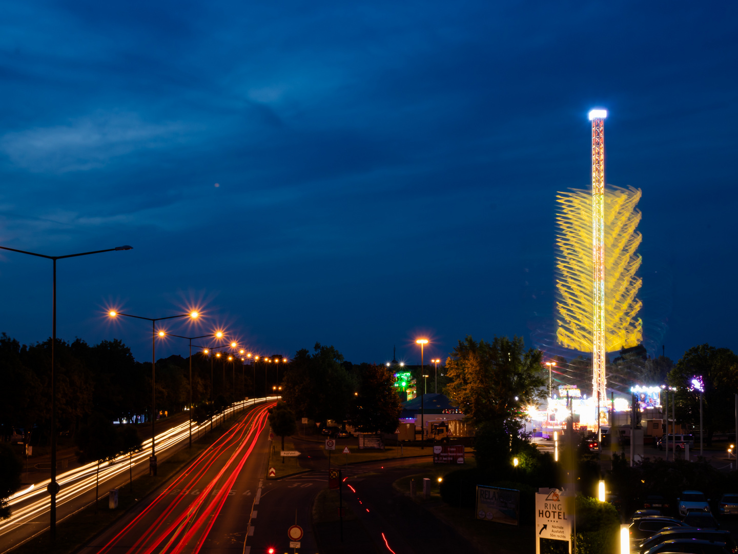 Himmelfahrtskirmes in der blauen Stunde