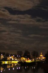 Himmels-Blickachse im Vollmondlicht: Pieschener Hafen zur Dresdener Innenstadt
