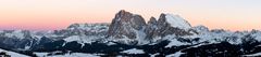 Himmelsfäbung über den Grödner Dolomiten