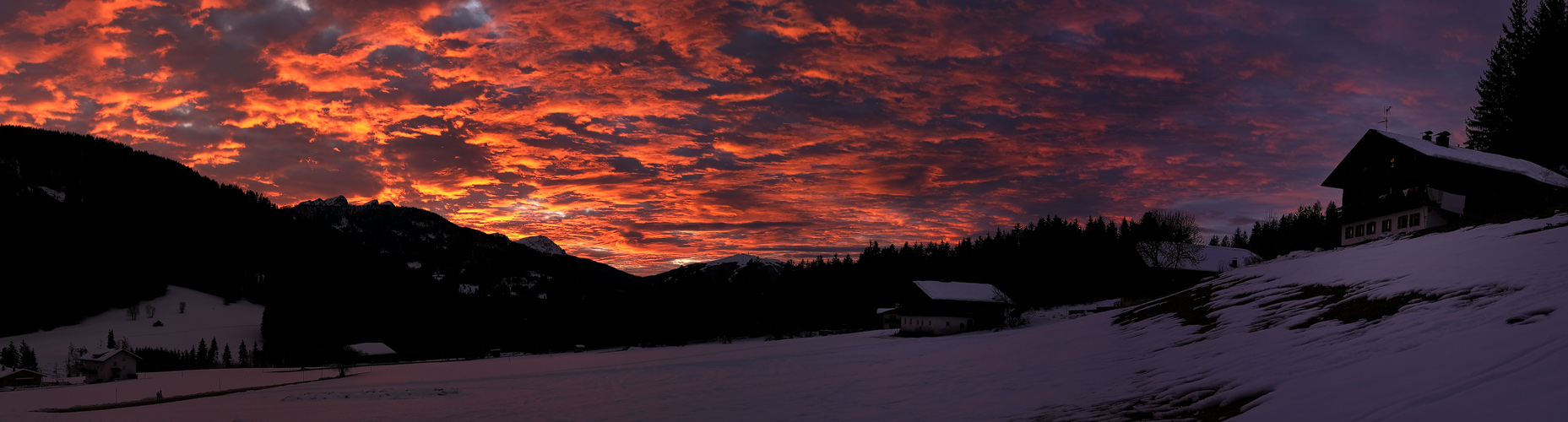 Himmelsfeuerwerk über dem Hochpustertal