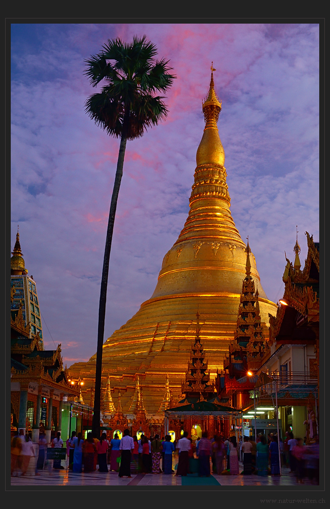 Himmelsglut über der Shwedagon