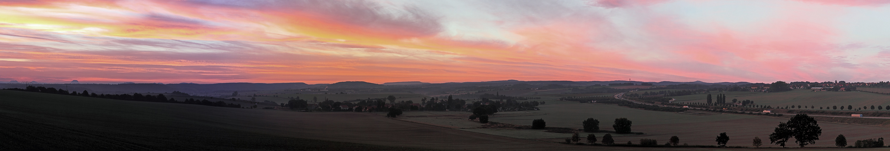 Himmelsspektakel mit Blick in die Sächsische Schweiz