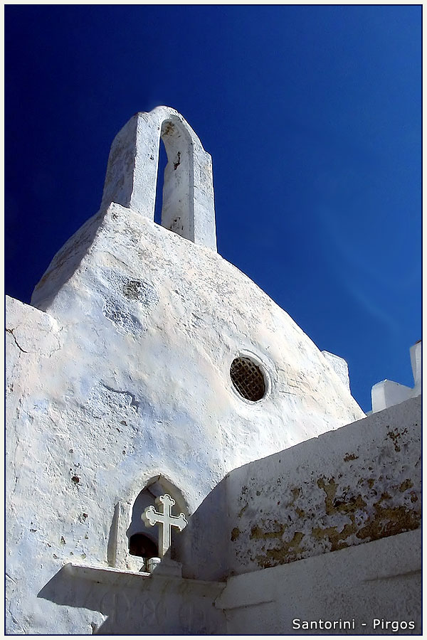 Himmelsstrebend - Kirche in Pirgos / Thira