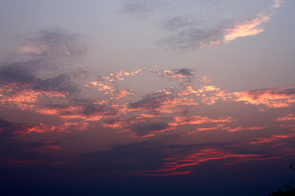 himmlische Wolken im Abendlicht