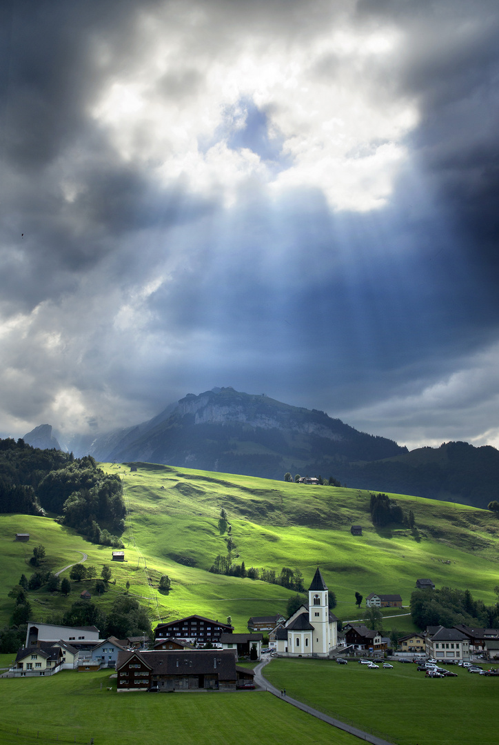 Himmlisches Licht in den Bergen