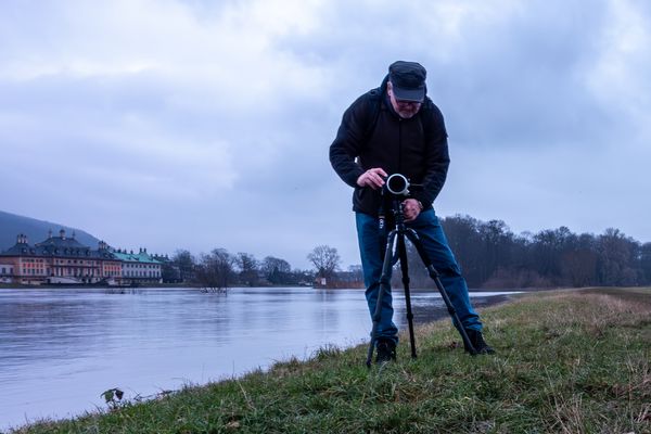 himself von der noch nicht 4-jährigen Enkelin fotografiert (Sony RX100)