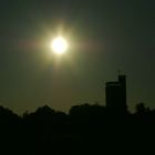 Hindenburgturm im Gegenlicht