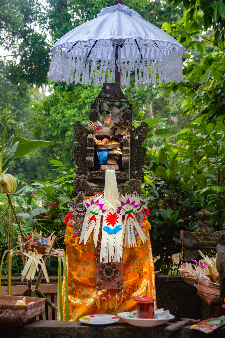 Hindu altar at Pura Desa Sembung